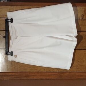 Liz Golf White Bermuda Shorts